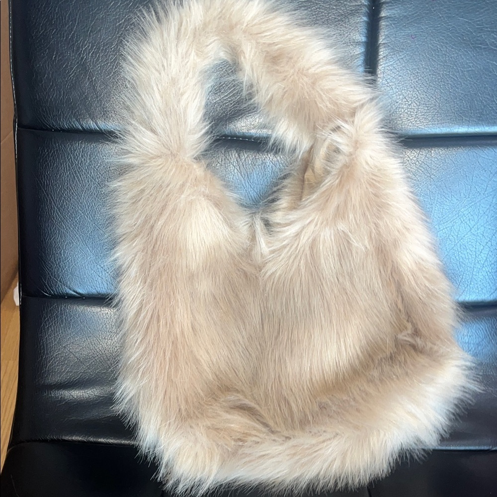 Chic Tan Faux Fur Handbag - Picture 3 of 3